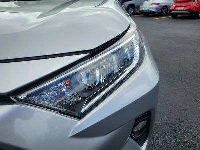 2019 Toyota RAV4 — photo 9 view