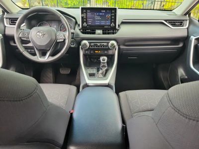 2019 Toyota RAV4 — photo 12 view