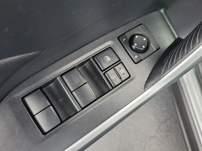 2019 Toyota RAV4 — photo 17 view