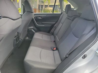 2019 Toyota RAV4 — photo 16 view
