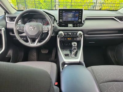 2019 Toyota RAV4 — photo 13 view