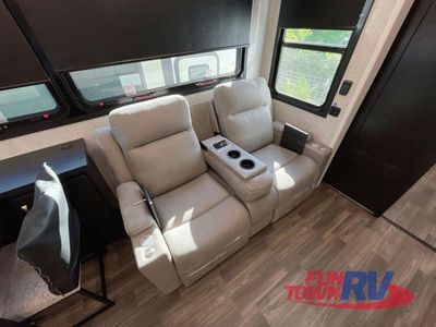 2025 Jayco North Point - Photo 17