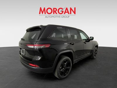2025 Jeep Grand Cherokee — interior view