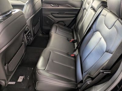 2025 Jeep Grand Cherokee — photo 13 view