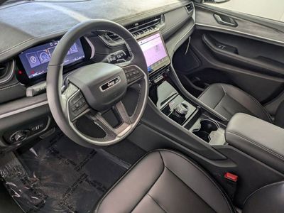 2025 Jeep Grand Cherokee — photo 10 view