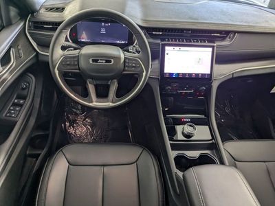 2025 Jeep Grand Cherokee — photo 12 view