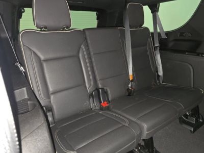 2023 Chevrolet Suburban — photo 14 view