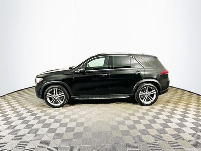 2022 Mercedes-Benz GLE — rear three-quarter view