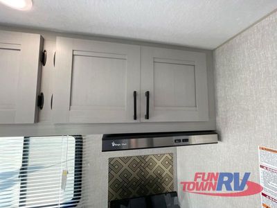 2025 Coachmen RV Freelander - Photo 12