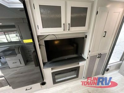 2025 Coachmen RV Freelander - Photo 16