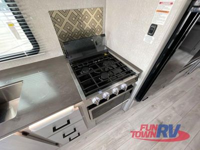 2025 Coachmen RV Freelander - Photo 10