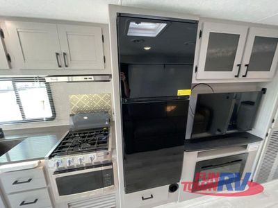 2025 Coachmen RV Freelander - Photo 15