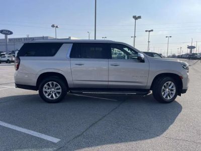 2021 Chevrolet Suburban - Photo 2