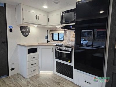 2025 Venture RV Sienna - Photo 13