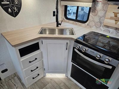 2025 Venture RV Sienna - Photo 14
