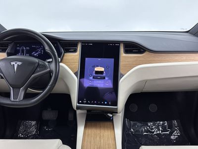 2020 Tesla Model X - Photo 25