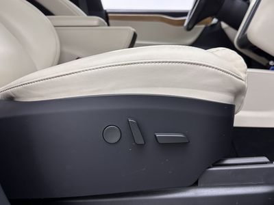 2020 Tesla Model X - Photo 32