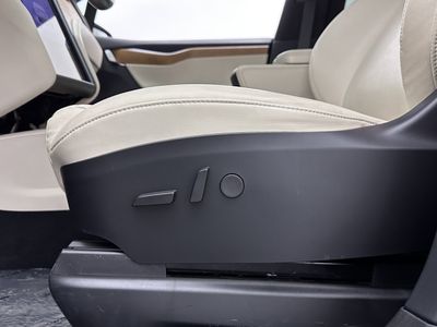 2020 Tesla Model X - Photo 10