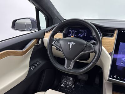 2020 Tesla Model X - Photo 24