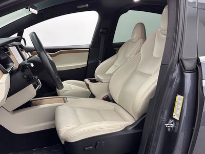 2020 Tesla Model X - Photo 11