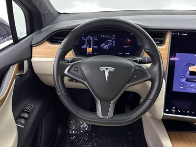 2020 Tesla Model X - Photo 23