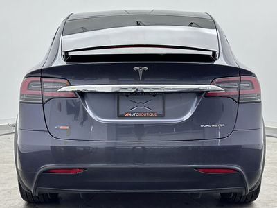 2020 Tesla Model X - Photo 5