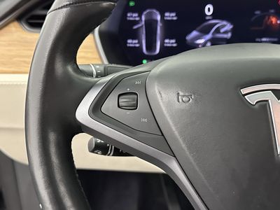 2020 Tesla Model X - Photo 20
