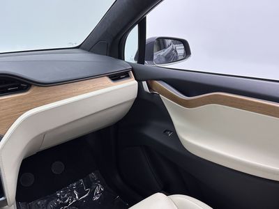 2020 Tesla Model X - Photo 26