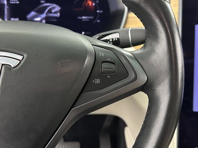 2020 Tesla Model X - Photo 21