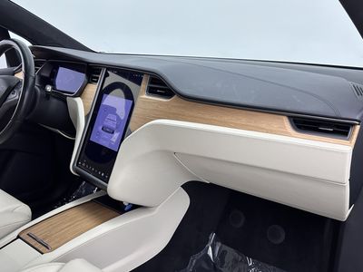 2020 Tesla Model X - Photo 31
