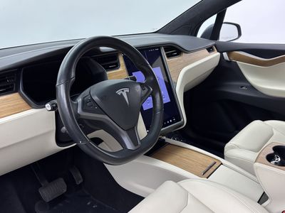 2020 Tesla Model X - Photo 7