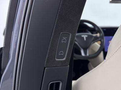2020 Tesla Model X - Photo 27