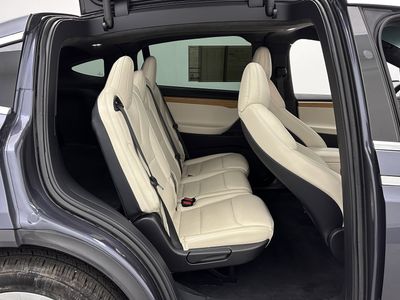 2020 Tesla Model X - Photo 29