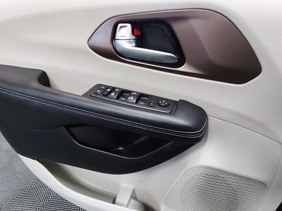 2023 Chrysler Voyager — photo 21 view