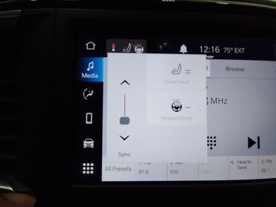 2023 Chrysler Voyager — photo 18 view
