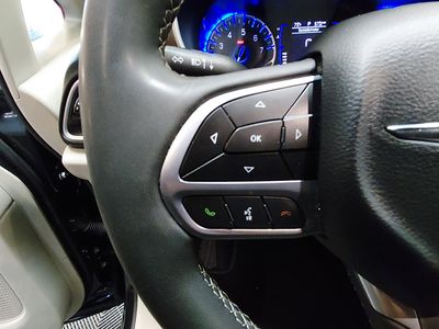 2023 Chrysler Voyager — photo 12 view