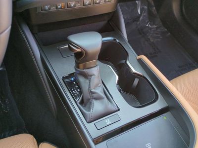 2025 Lexus ES - Photo 14