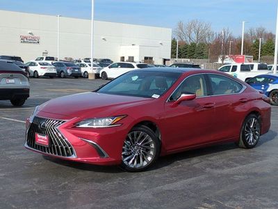2025 Lexus ES - Photo 2