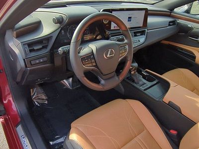 2025 Lexus ES - Photo 9