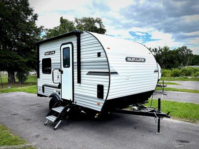 2027 Sunset Park RV Sun Lite — front three-quarter view