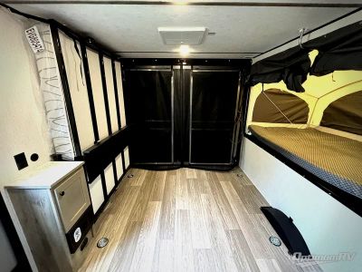 2027 Sunset Park RV Sun Lite — interior view