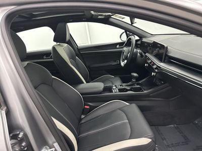 2025 Kia K5 - Photo 24