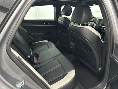 2025 Kia K5 - Photo 21