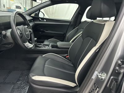 2025 Kia K5 - Photo 16