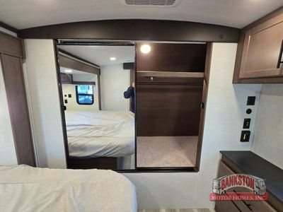 2026 Cougar Half-Ton 33RLI — photo 31 view
