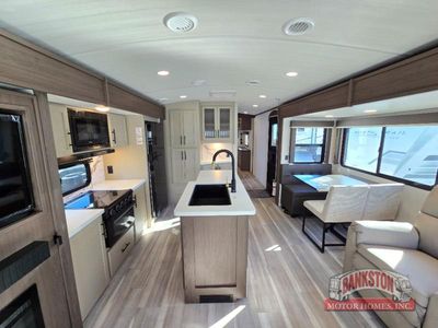 2026 Cougar Half-Ton 33RLI — photo 22 view