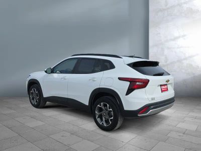 2025 Chevrolet Trax - Photo 4