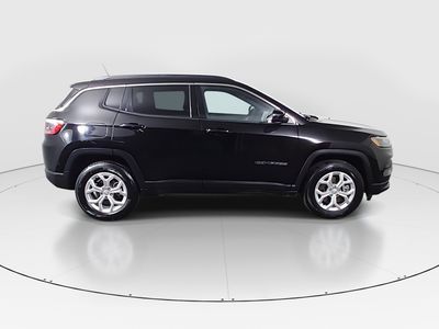 2024 Jeep Compass — photo 8 view