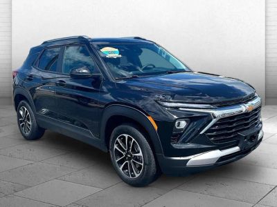 2025 Chevrolet Trailblazer LT in Mosaic Black Metallic — front three-quarter view