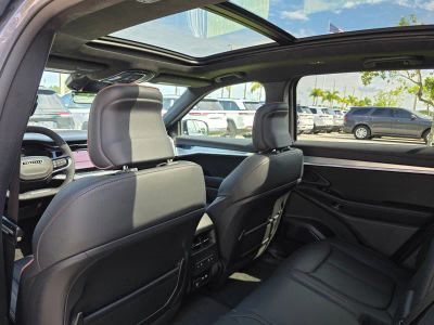 2024 Jeep Wagoneer S — photo 9 view
